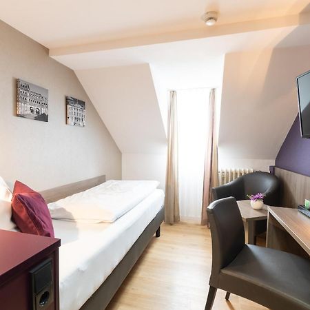 Hotel Porta Nigra Trier Room photo